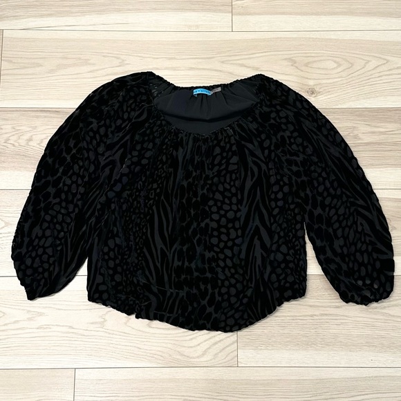 LIKE NEW Alice + Olivia Women’s Black Velvet Burnout Top Animal Print Blouse - Picture 1 of 4